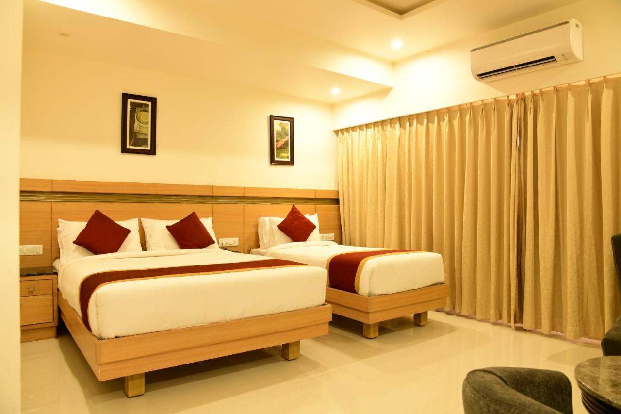 Hotel U.T.Elegance Bangalore Exterior foto
