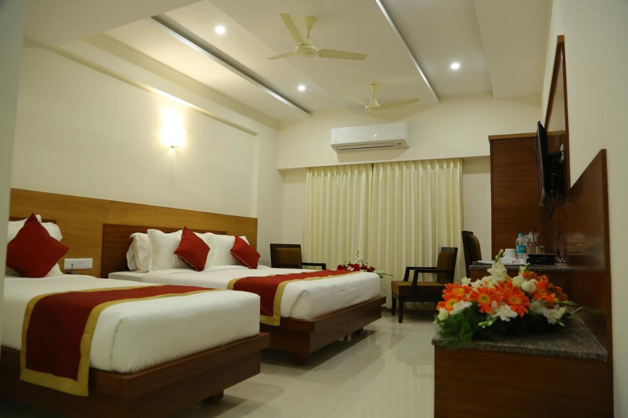 Hotel U.T.Elegance Bangalore Exterior foto