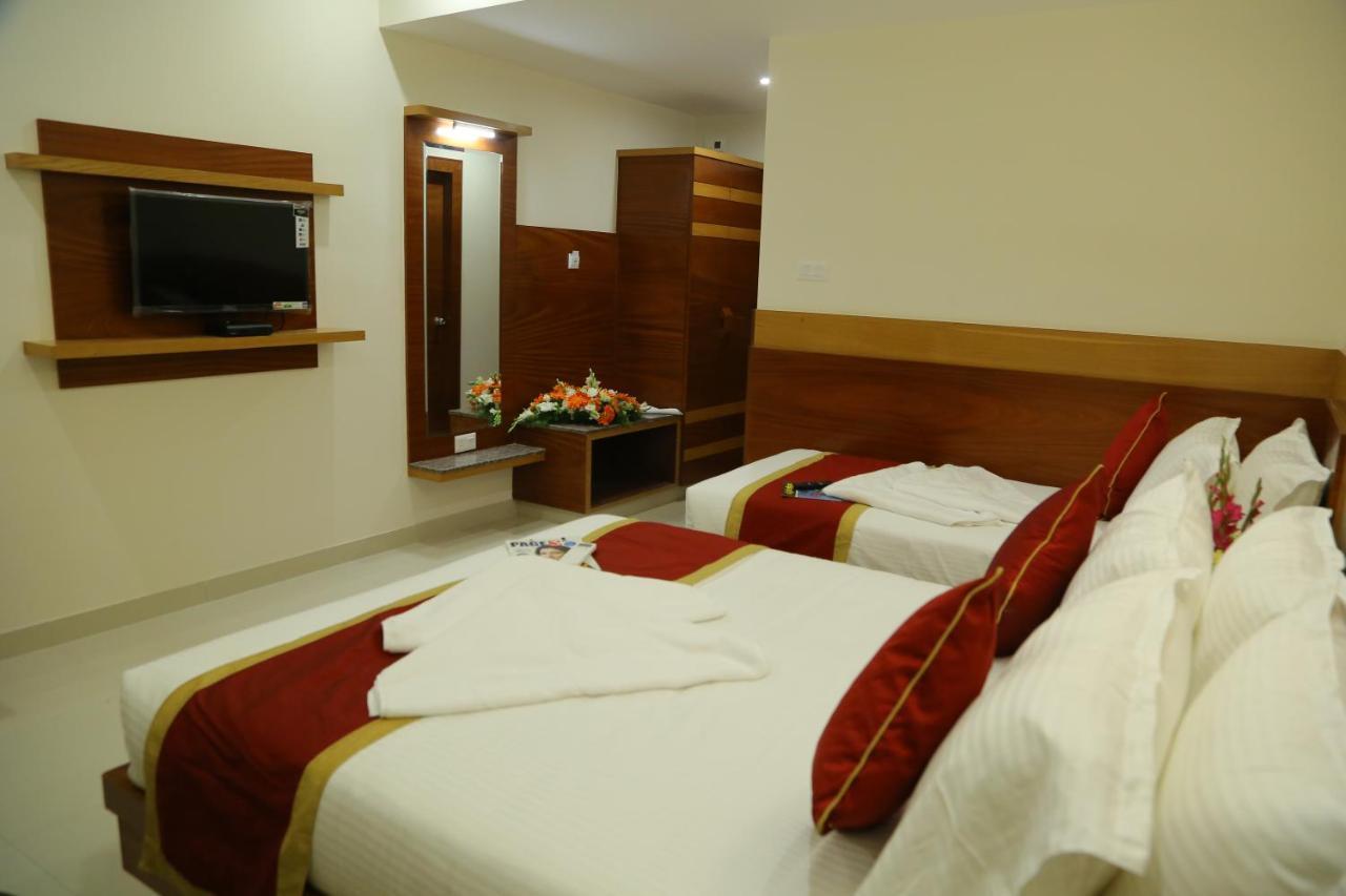 Hotel U.T.Elegance Bangalore Exterior foto